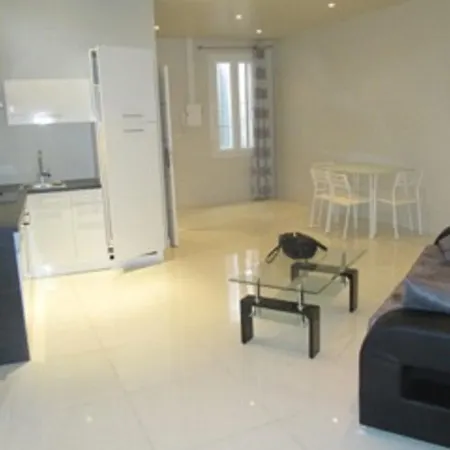 2 Bedroom Meynadier דירה